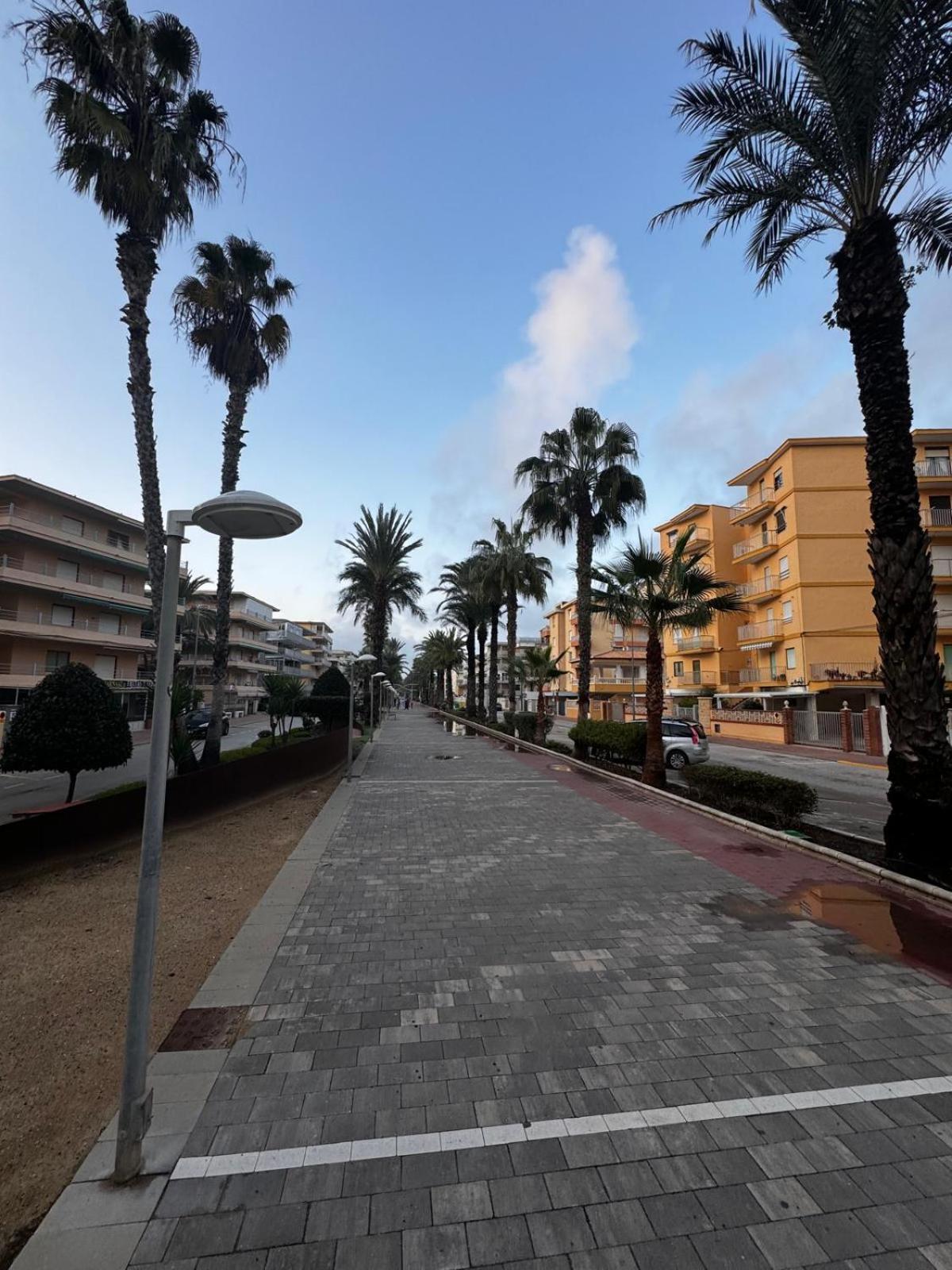 Apartamento Entero Primera Linea De Playa, Pet Friendly Tavernes de Valldigna Exteriör bild